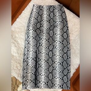 Topshop Monochrome Snake Print Pencil Skirt